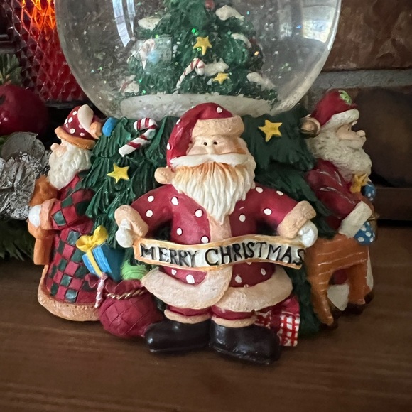 ❤️Vintage 1987 Santa Clause
Reindeer Large Christmas
Musical Rotating Snow Globe - Picture 6 of 7